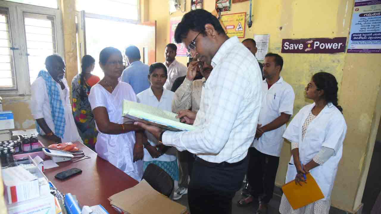 Gadwal | ప్రాథ‌మిక ఆరోగ్య కేంద్రాల్లో వైద్య సిబ్బంది అందుబాటులో ఉండాలి.. క‌లెక్ట‌ర్ ఆదేశాలు