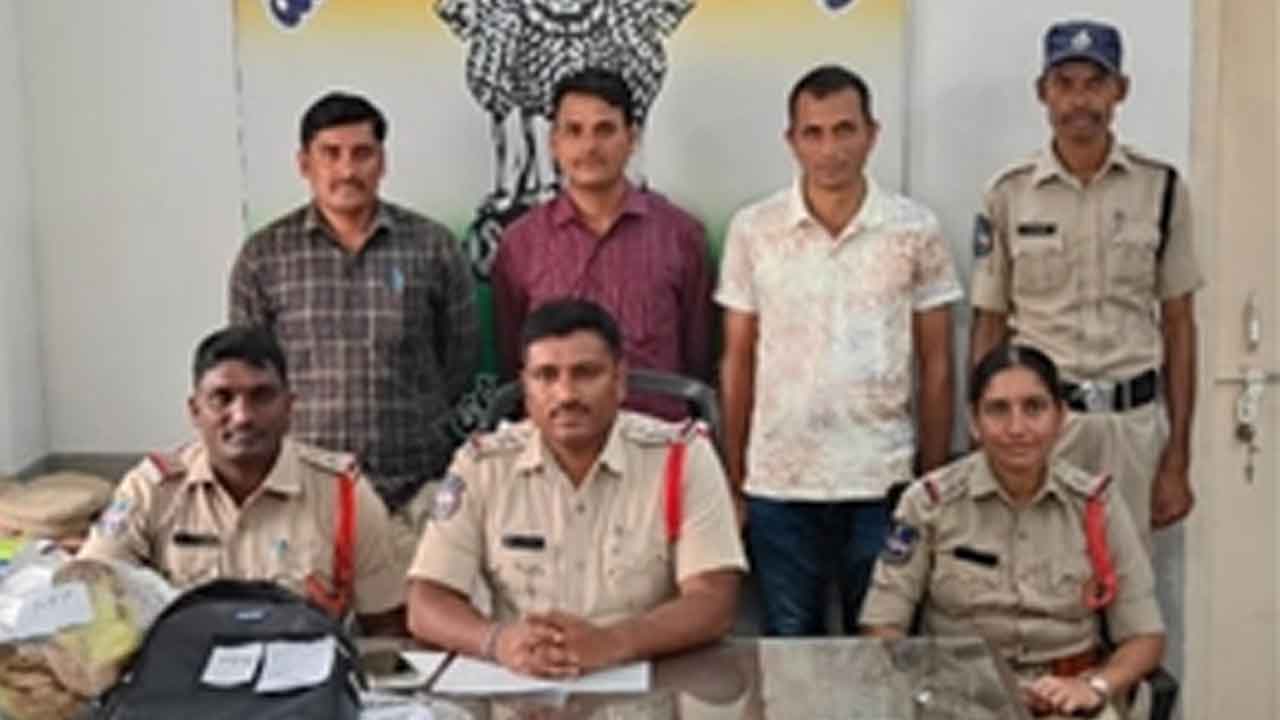 Marijuana | గంజాయి తరలిస్తున్న ఇద్దరు వ్యక్తులు అరెస్ట్‌