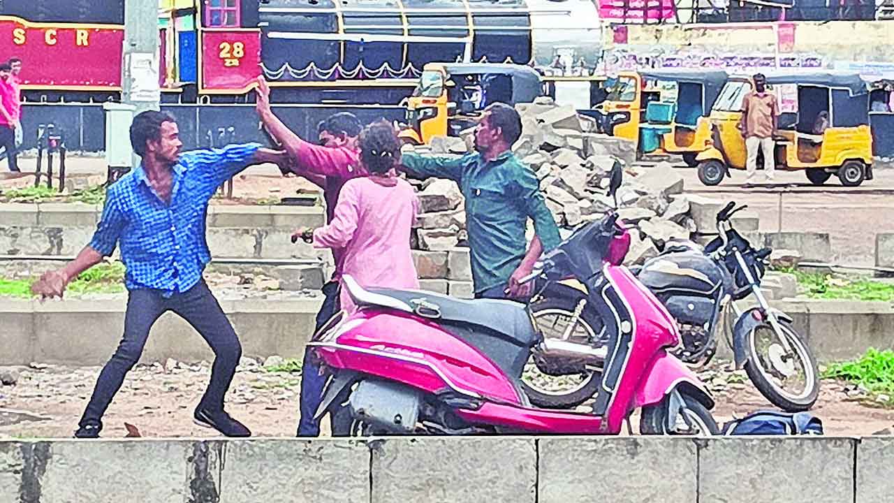 గంజాయి మత్తులో హల్‌చల్‌