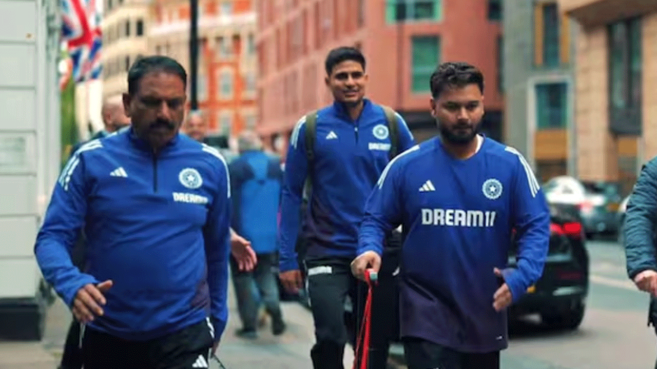 Indian cricketers: టీమిండియా బ‌స చేస్తున్న హోట‌ల్ వ‌ద్ద అనుమానాస్ప‌ద ప్యాకెట్‌.. గ‌దుల‌కే క్రికెట‌ర్లు ప‌రిమితం