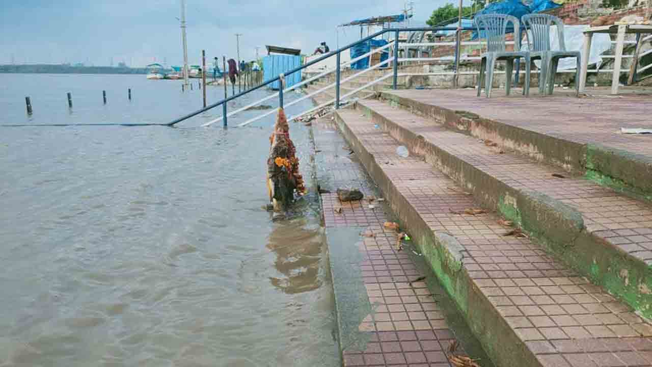 Bhadrachalam | భద్రాచలం వద్ద పెరుగుతున్న గోదావరి నీటిమట్టం