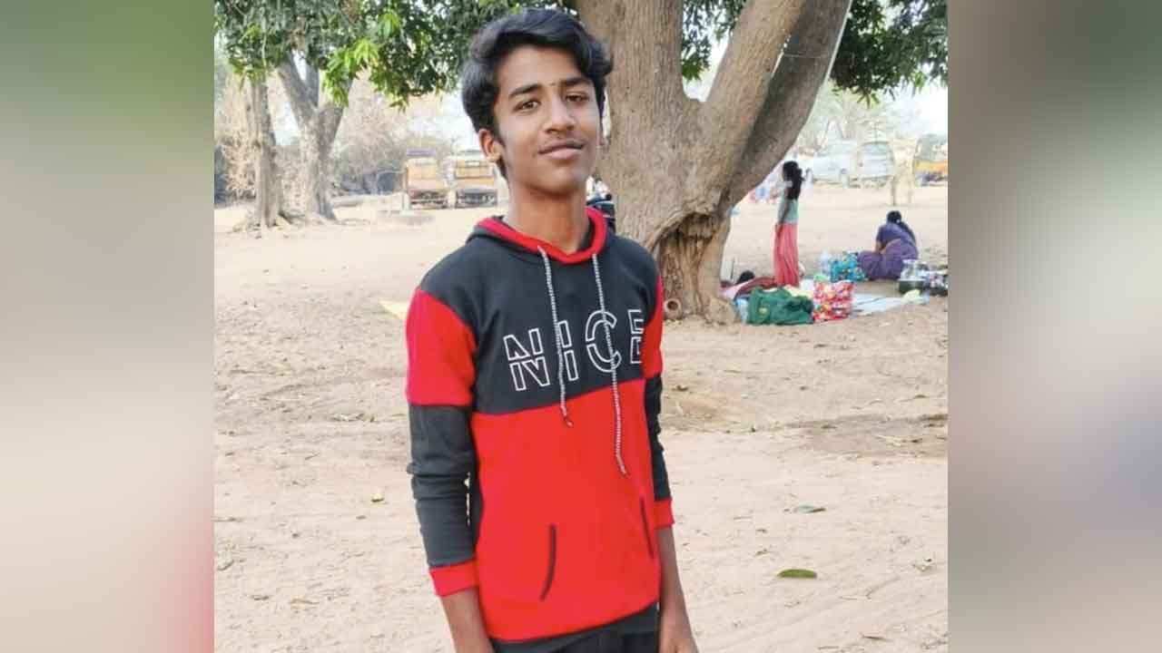 MJP Gurukul school | ఎంజెపి గురుకుల పాఠశాల నుంచి గోడదూకి పారిపోయిన విద్యార్థి