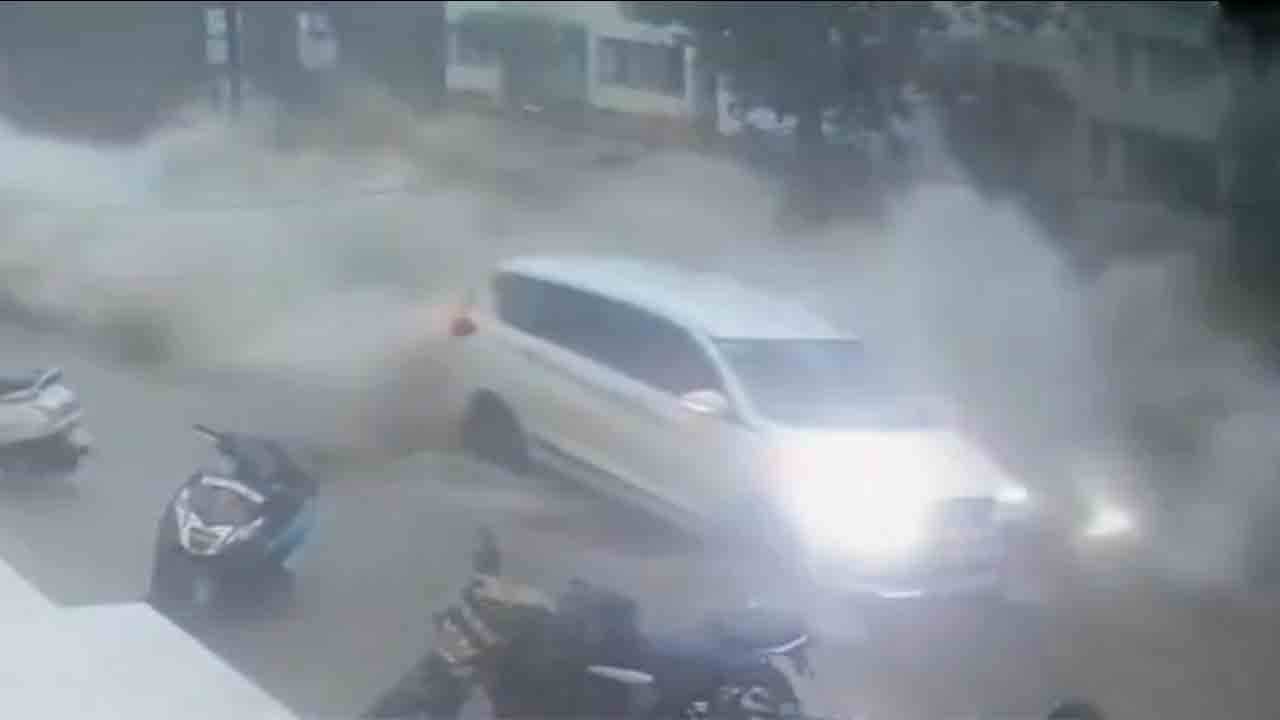 Hyderabad | కూలిన ఆర్‌పీఎఫ్‌ గ్రూప్‌ సెంటర్‌ ప్రహరీ.. త్రుటిలో తప్పిన ప్రమాదం.. వీడియో