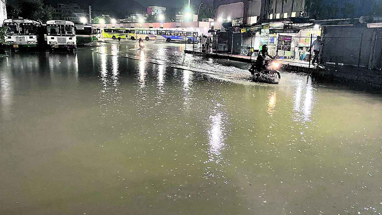 దంచికొట్టిన వాన