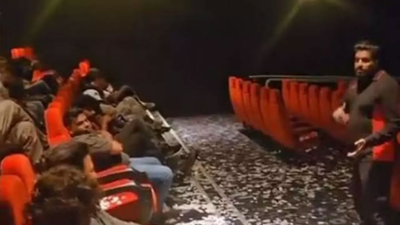 Hari Hara Veeramallu | ఫ్యాన్స్ అలా చేయ‌డంతో హ‌రిహ‌ర వీర‌మ‌ల్లు స్క్రీనింగ్ ఆపేసిన యాజ‌మాన్యం