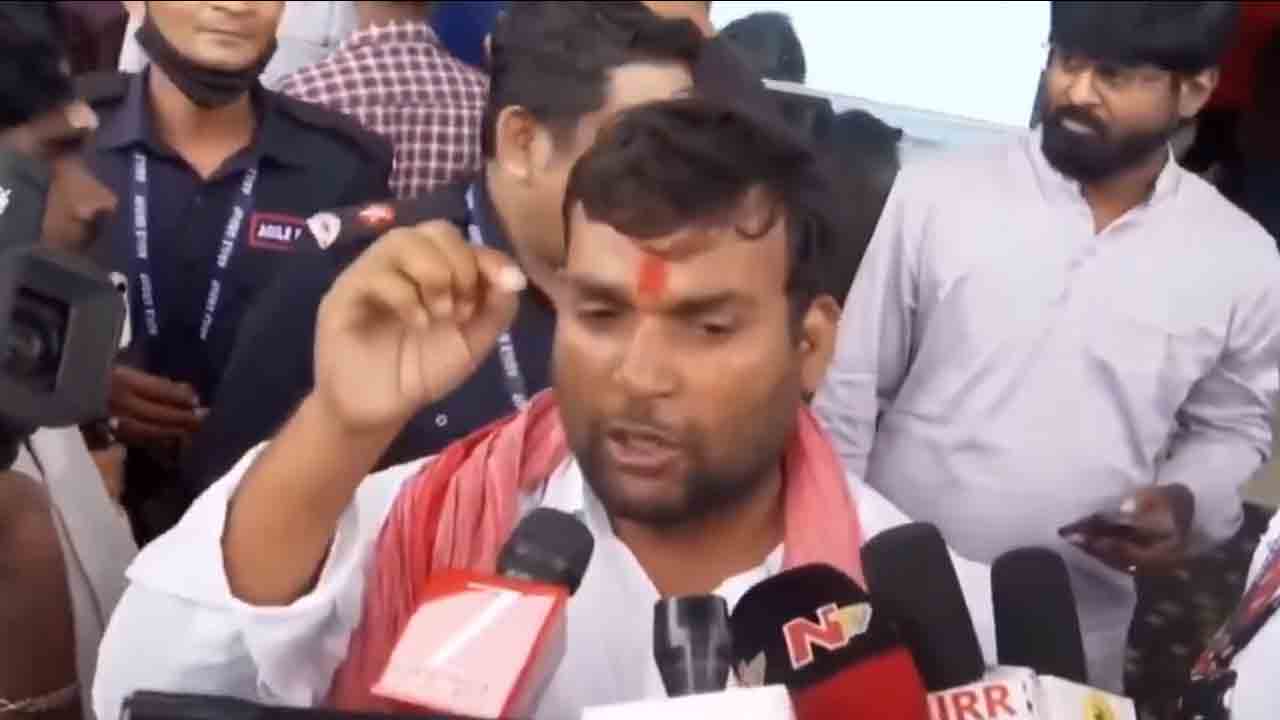 Pawan Kalyan | హరిహ‌ర వీర‌మ‌ల్లుపై ట్రోల్స్.. కాంపిటీటివ్ ఎగ్జామ్స్ ప్రిపేర్ అయ్యేవాళ్లు ఈ సినిమా చూడాలంటున్న జ‌న‌సైనికులు