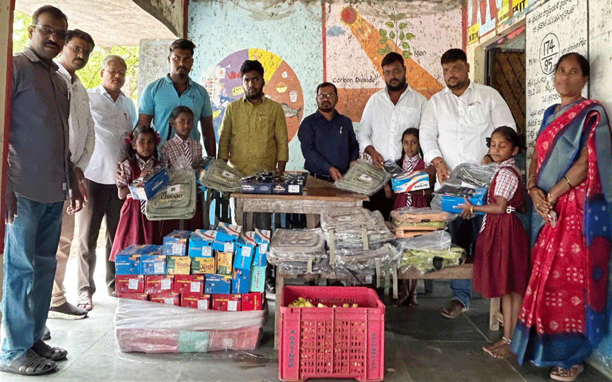 Ramagiri : ప్రభుత్వ పాఠశాలల అభివృద్ధికి సమాజ సహకారం అవసరం : చింత యాదగిరి