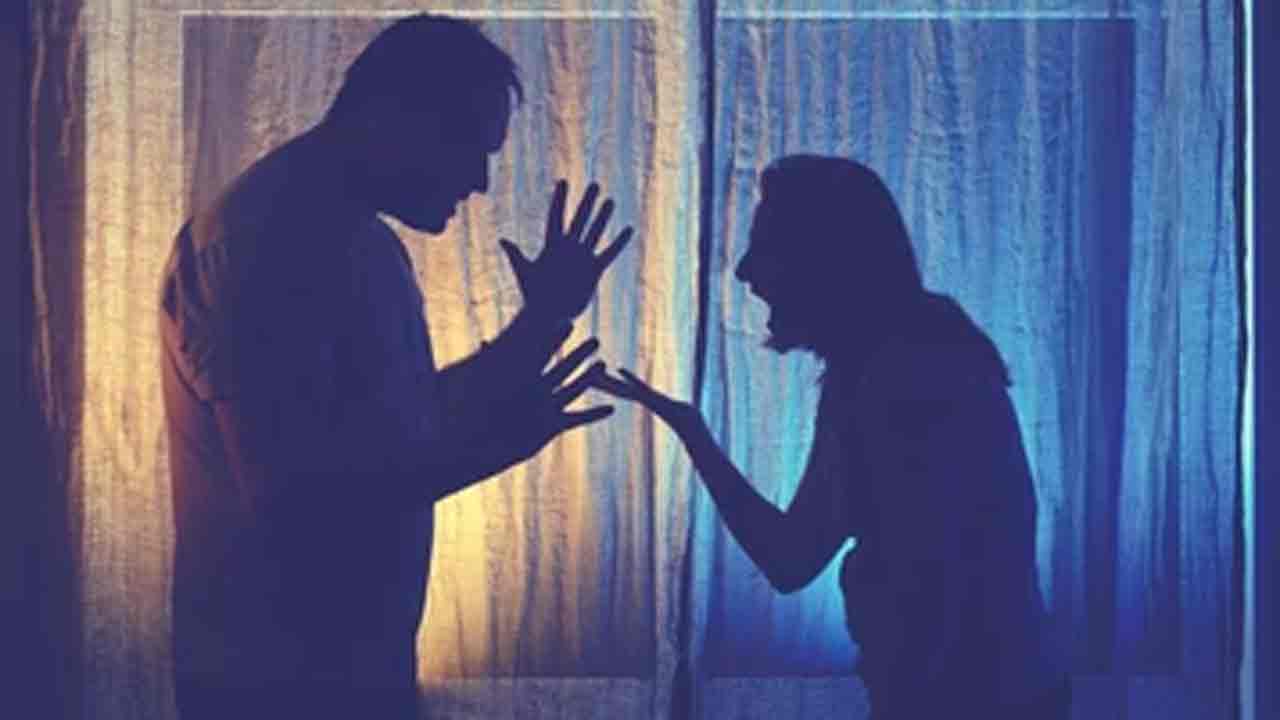 Tragedy | లైంగికంగా తృప్తిపరచడం లేదని.. భర్తను చంపిన భార్య