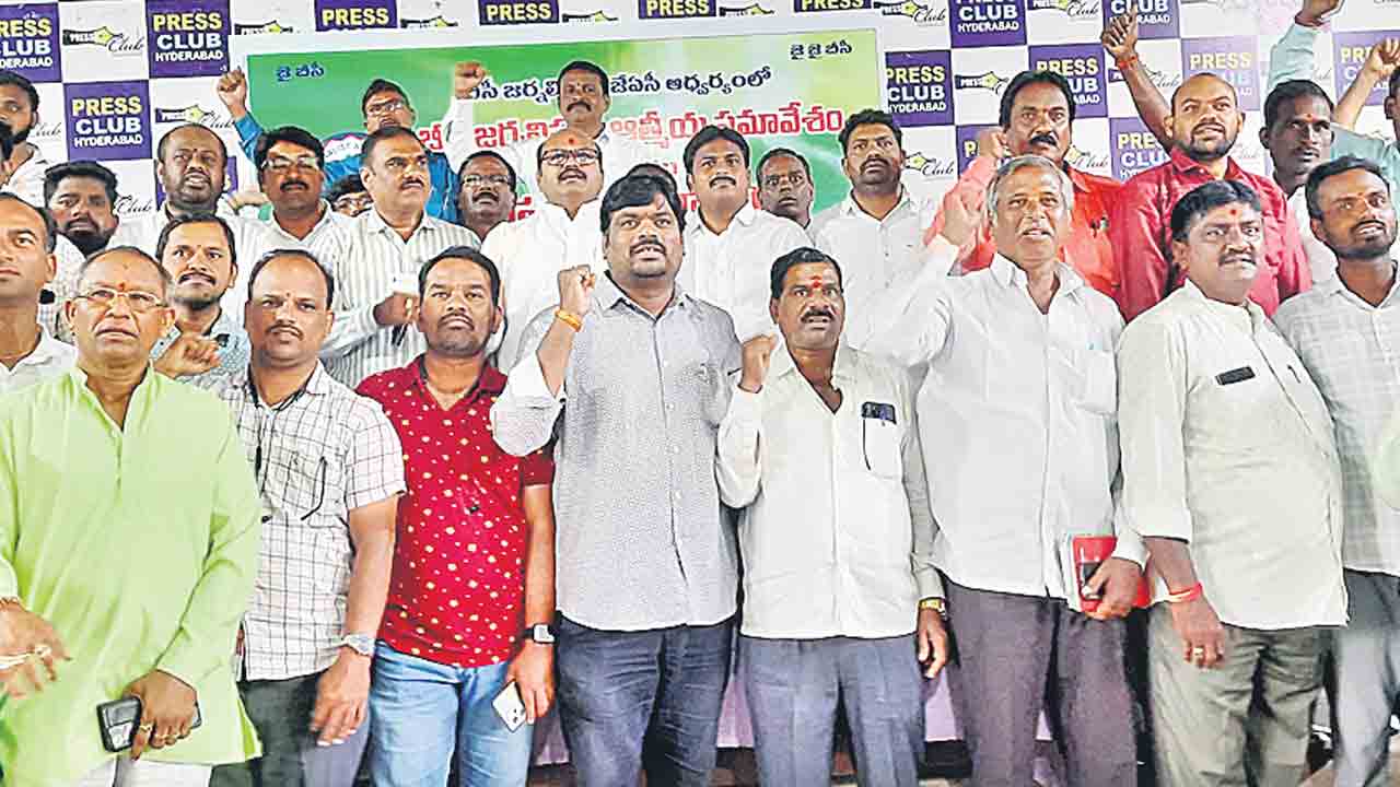బీసీ జర్నలిస్టులు 42% రిజర్వేషన్ల సాధనకు ఉద్యమించాలి