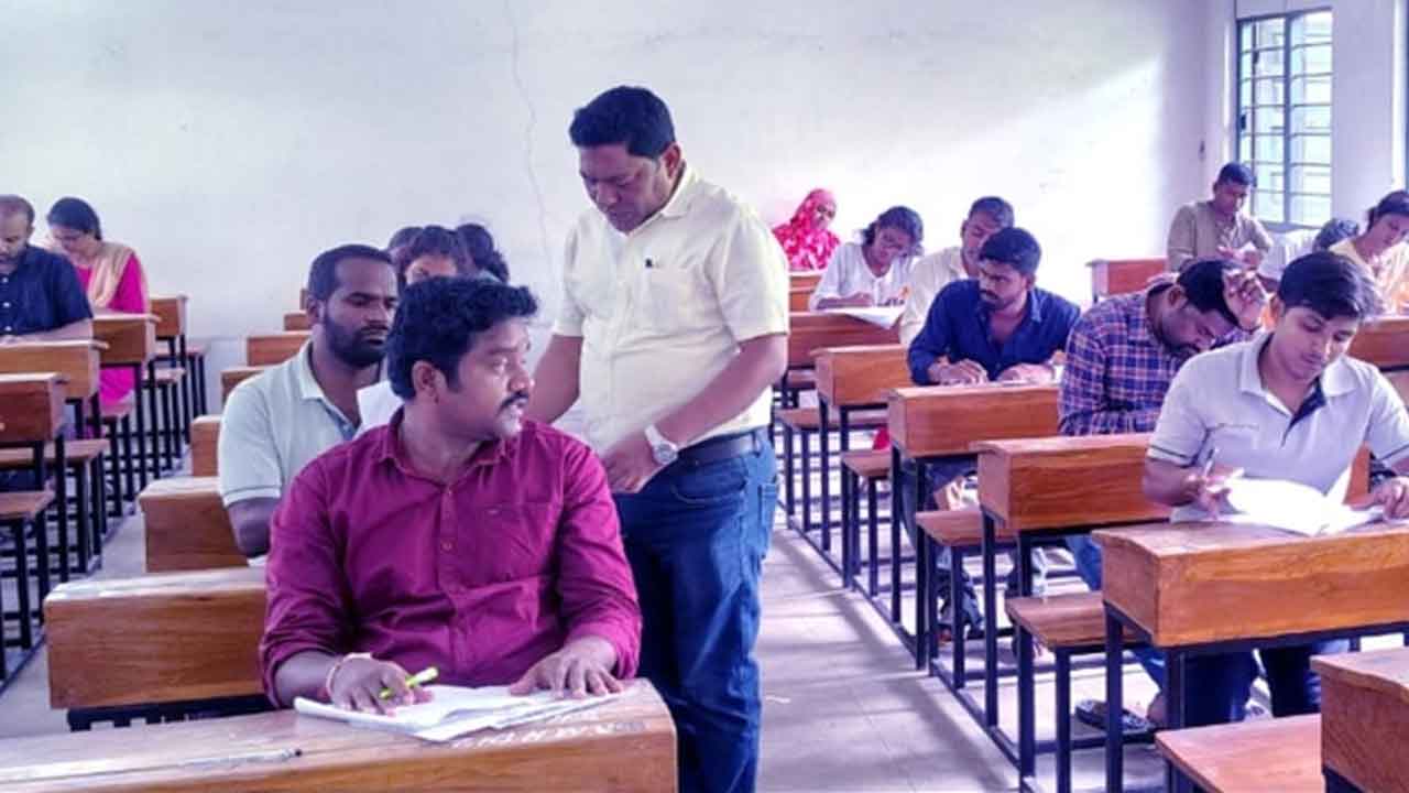 Hanumakonda | ఇగ్నో పరీక్ష కేంద్రాన్ని సందర్శించిన అసిస్టెంట్‌ రీజనల్‌ డైరెక్టర్‌ రాజు