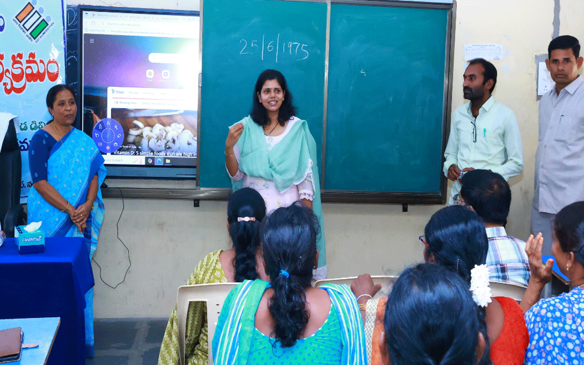 Vemulapally : ఓటరు జాబితా పారదర్శకత‌లో బీఎల్ఓల పాత్ర కీలకం : కలెక్టర్‌ ఇలా త్రిపాఠి