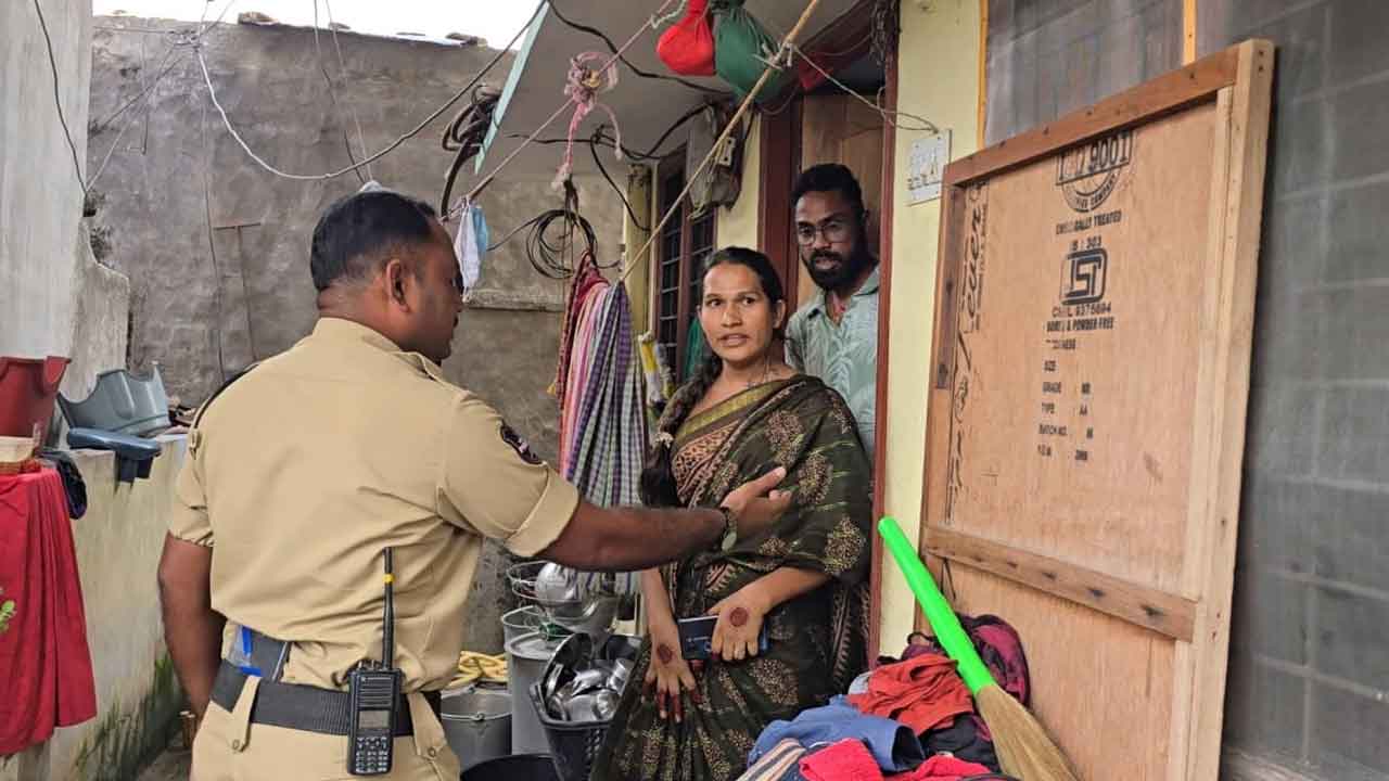Jagityala | భార్య, పిల్లలను వదిలేసి ట్రాన్స్ జెండర్‌తో సహజీవనం