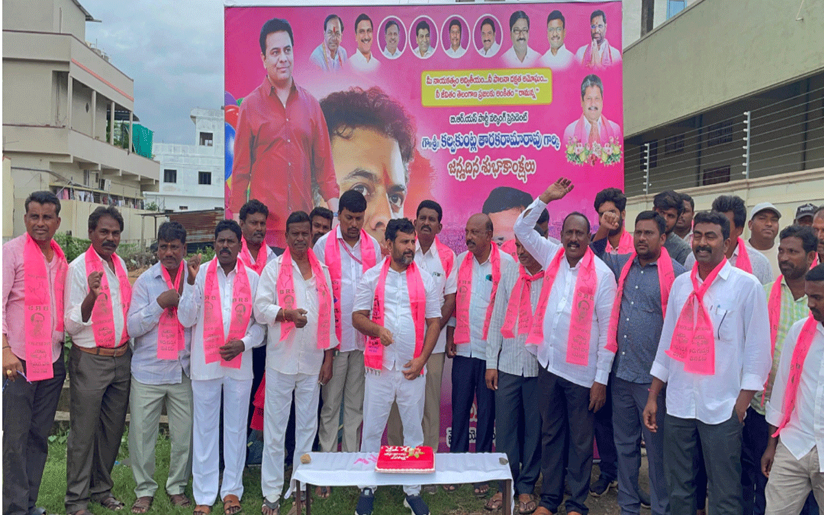 Julurupadu : యువతకు మార్గనిర్దేశకులు కేటీఆర్ : లకావత్ గిరిబాబు