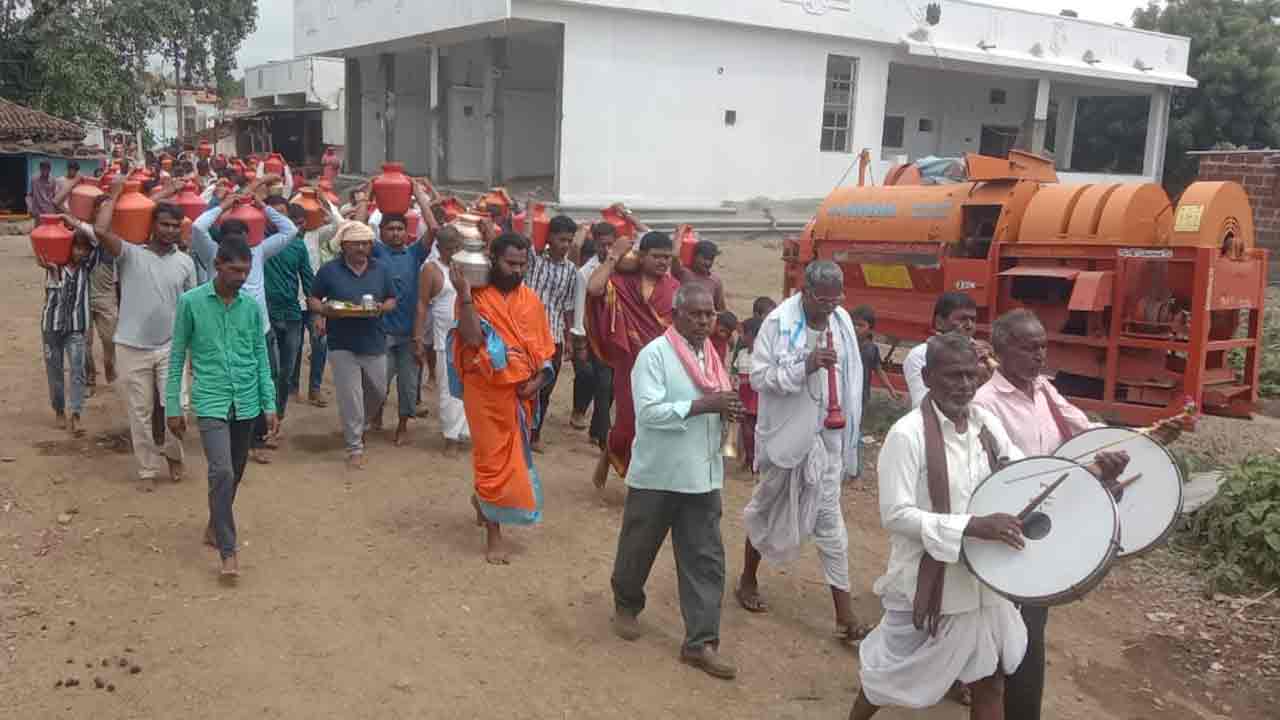 వర్షం కోసం కంగ్టిలో పూజలు.. 1008 బిందెలతో హనుమంతుడికి జలాభిషేకం