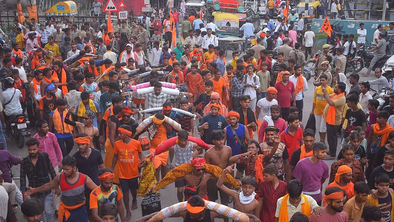 Kanwar Yatra: క‌న్వ‌ర్ యాత్ర మార్గాల్లోని హోట‌ళ్లు లైసెన్సులు డిస్‌ప్లే చేయాలి: సుప్రీంకోర్టు