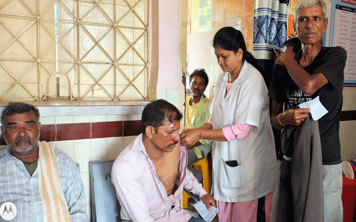 Karepalli : సైకిల్‌ను ఢీకొట్టిన బైక్‌.. ఇద్దరికి గాయాలు