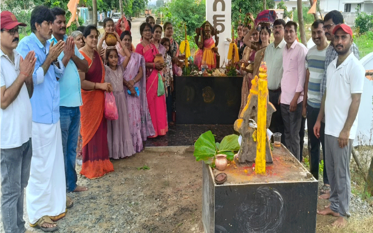 Karepalli : కారేపల్లి శ్రీవెంకటసాయి నగర్‌లో ఘనంగా బోనాలు
