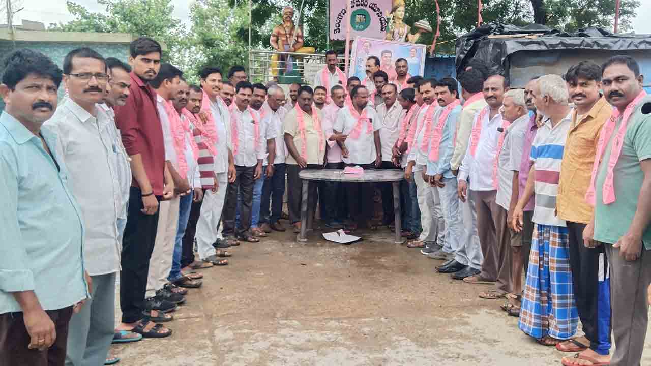 కారేపల్లిలో ఘనంగా కేటీఆర్ జన్మదిన వేడుకలు