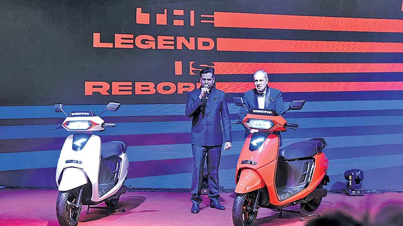 కైనెటిక్‌ ఎలక్ట్రిక్‌ స్కూటర్లు