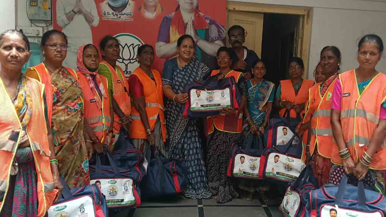 Kits | పారిశుద్ధ్య కార్మికులకు భద్రత కిట్ల పంపిణీ