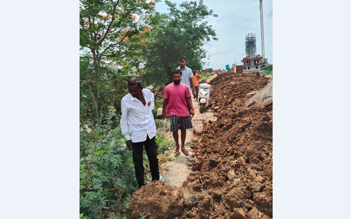 Khammam Rural : ఖమ్మం పోవాలంటే కాలినడకే గతి