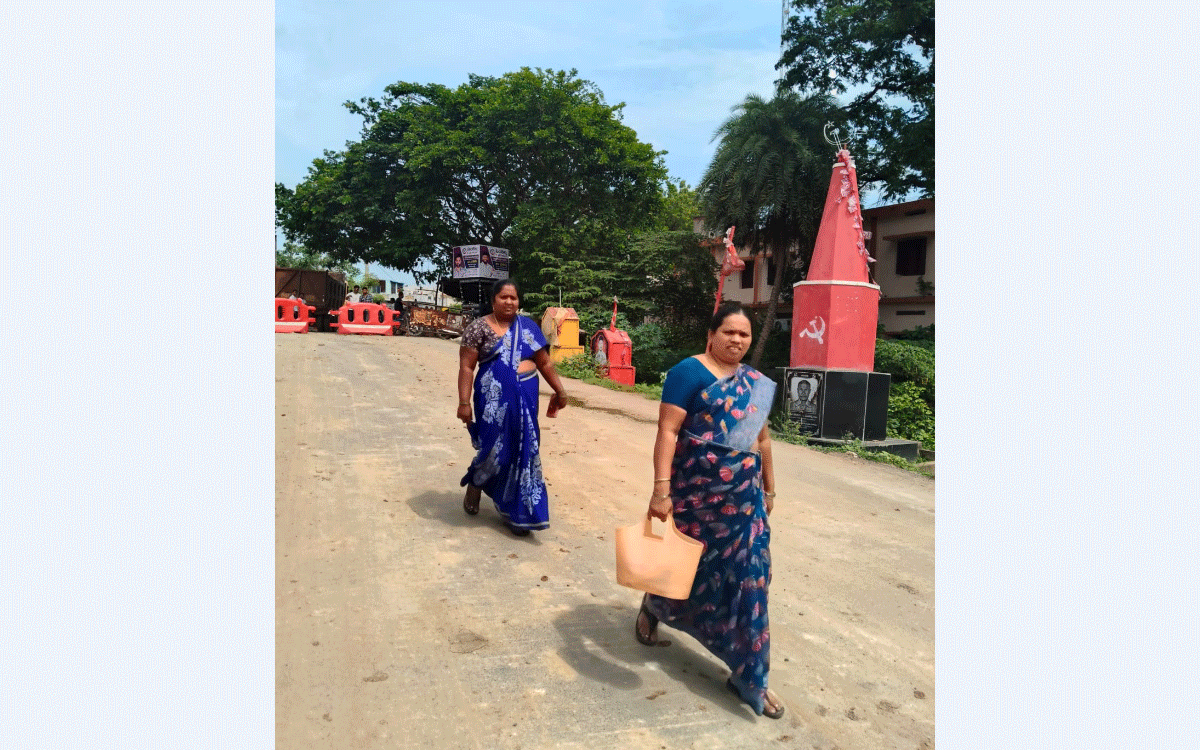 Khammam Rural : ఖమ్మం పోవాలంటే కాలినడకే గతి
