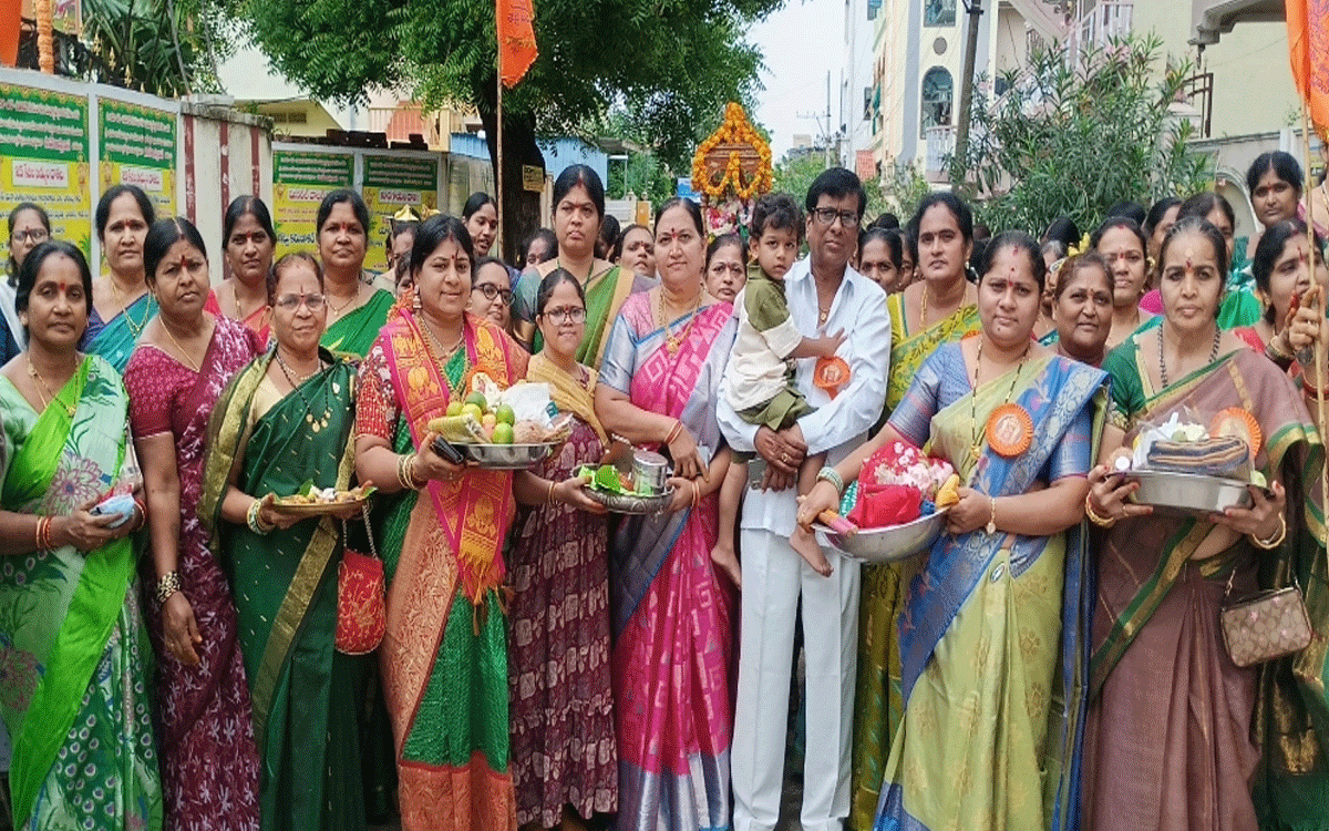 Kodada : కోదాడలో శ్రావణమాస తొలి రోజు వేడుకలు