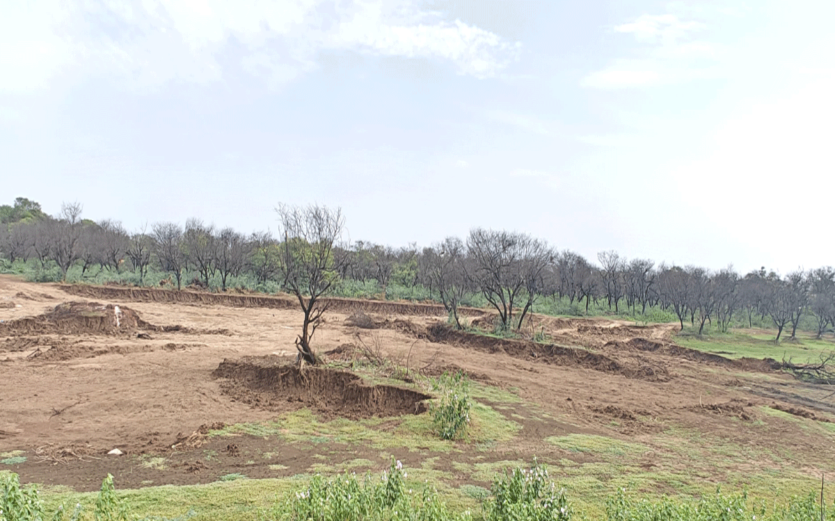 Atmakur(M) : కోరటికల్ చెరువు మట్టి అక్రమ తరలింపు