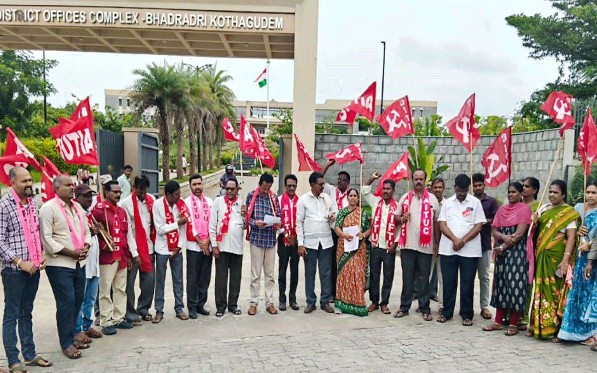 Kothagudem Urban : పెంచిన పని గంటలను రద్దు చేయాలని కార్మిక సంఘాల నిరసన
