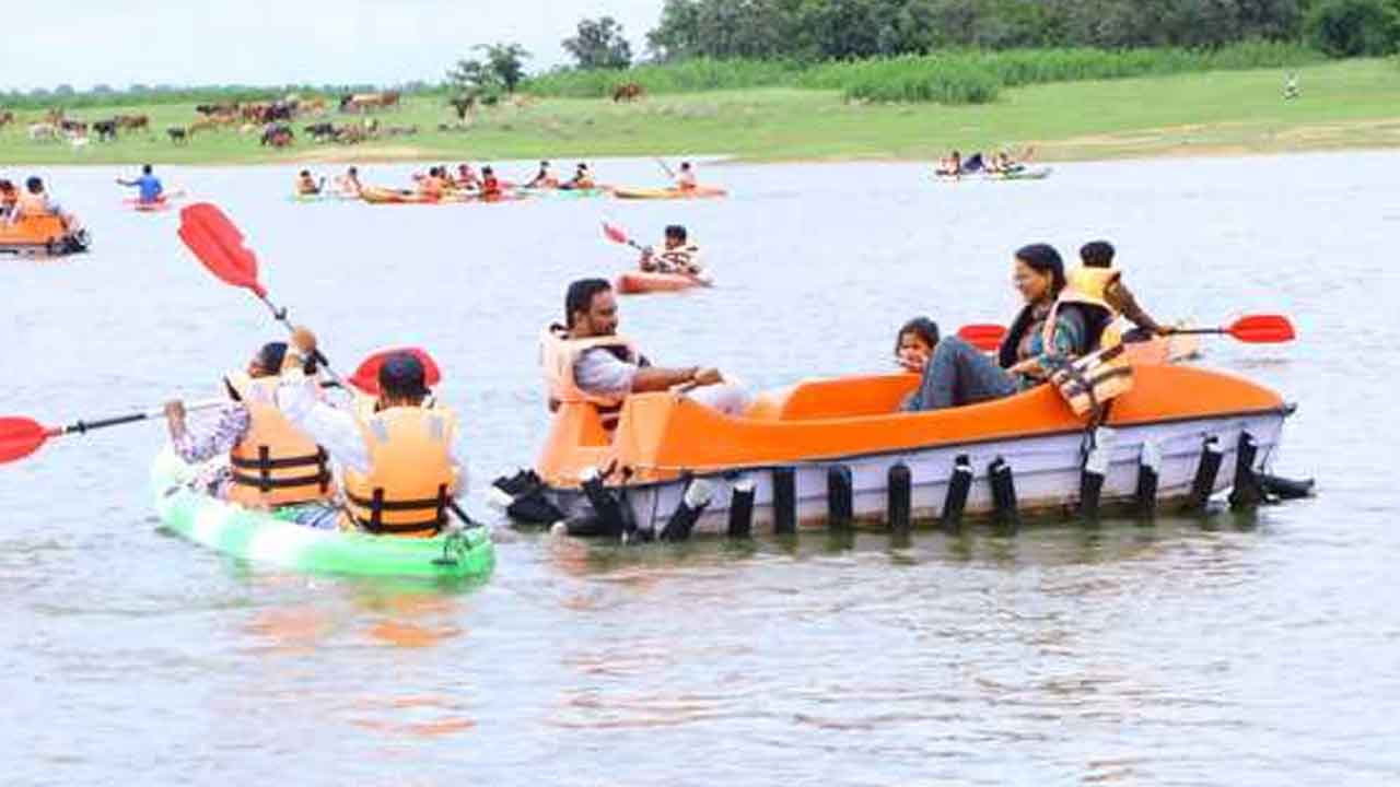 Kotpally project | కోట్‌పల్లి ప్రాజెక్టులో పర్యాటకుల సందడి