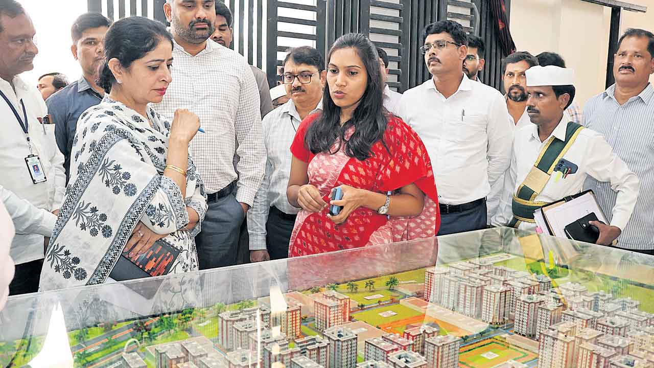 డబుల్‌ బెడ్రూం ఇండ్లు దేశానికే ఆదర్శం