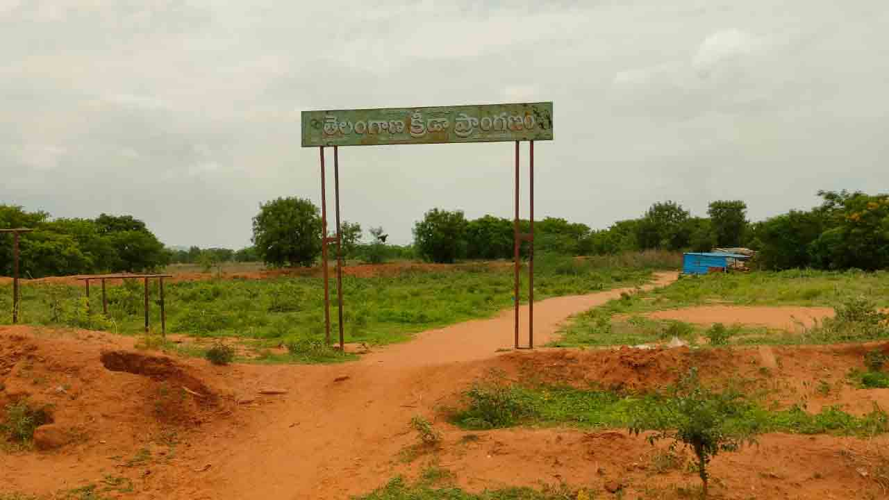 Kreeda Pranganam | నిర్వహణ లోపంతో ఆటస్థలాలు అధ్వానం.. క్రీడా ప్రాంగణాలను పట్టించుకోని రేవంత్ సర్కార్
