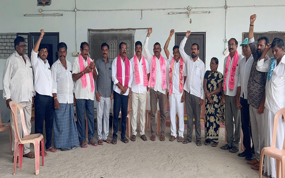Garidepalli : సర్వారం పీఏసీఎస్ చైర్మ‌న్ ఎన్నిక తీరుపై బీఆర్ఎస్ నాయ‌కుల నిర‌స‌న‌