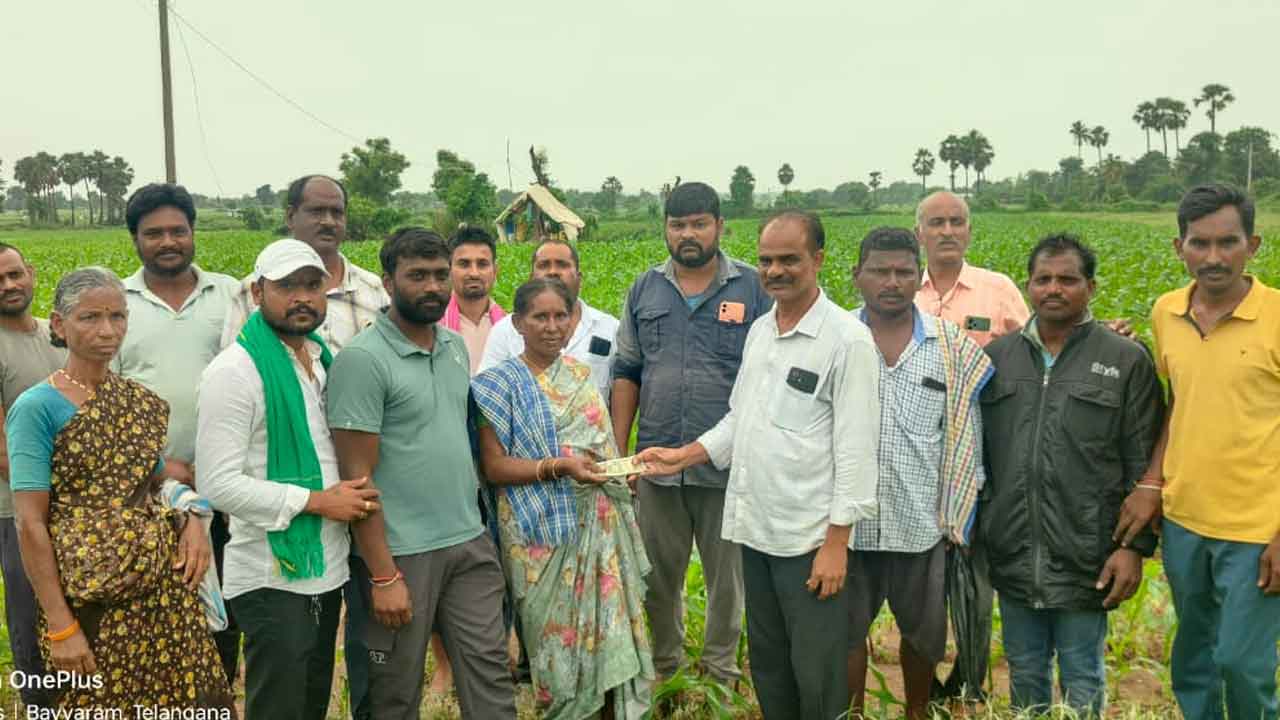 KTR | మహిళా కౌలు రైతు ఆవేదనపై నమస్తే కథనం.. ఆర్థిక సాయం అందజేసిన కేటీఆర్