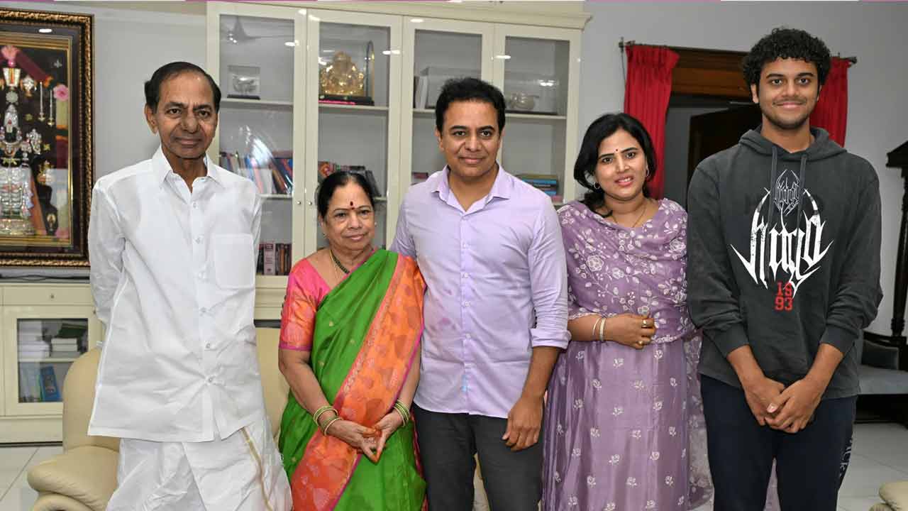 KTR Birthday | కేటీఆర్‌ను ఆశీర్వదించిన కేసీఆర్ దంప‌తులు