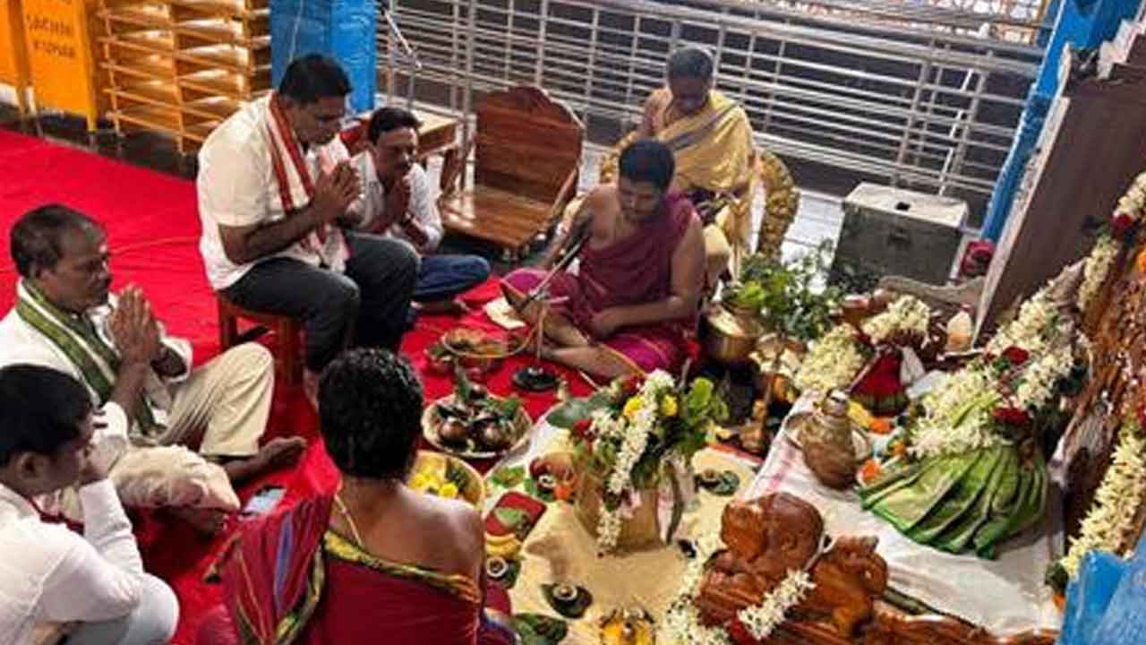 Tholi Ekadashi | వీరభద్ర స్వామి ఆలయంలో తొలి ఏకాదశి పూజలు