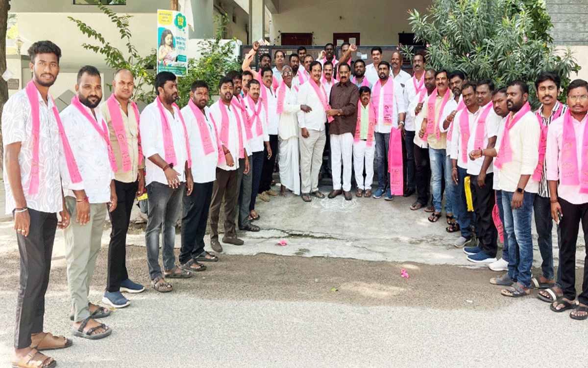 Choutuppal : కాంగ్రెస్ ప్రభుత్వ వైఫల్యాలను ప్రతి ఇంటికి వివరించాలి : మాజీ ఎమ్మెల్యే కూసుకుంట్ల ప్రభాకర్రెడ్డి