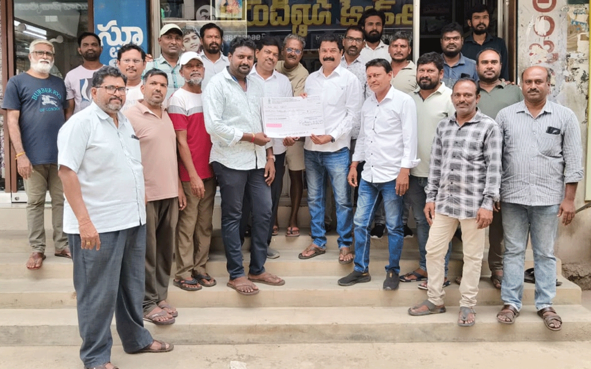 Kodada : కుటుంబ భరోసా పథకం ఫొటోగ్రాఫర్లకు ఆపన్నహస్తo : కూకుంట్ల లాలు