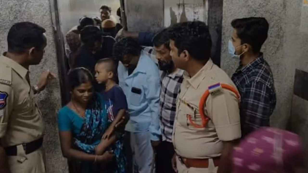 Nizamabad | ప్రభుత్వ దవాఖానలో మొరాయించిన లిఫ్ట్.. భయాందోళనలో రోగులు