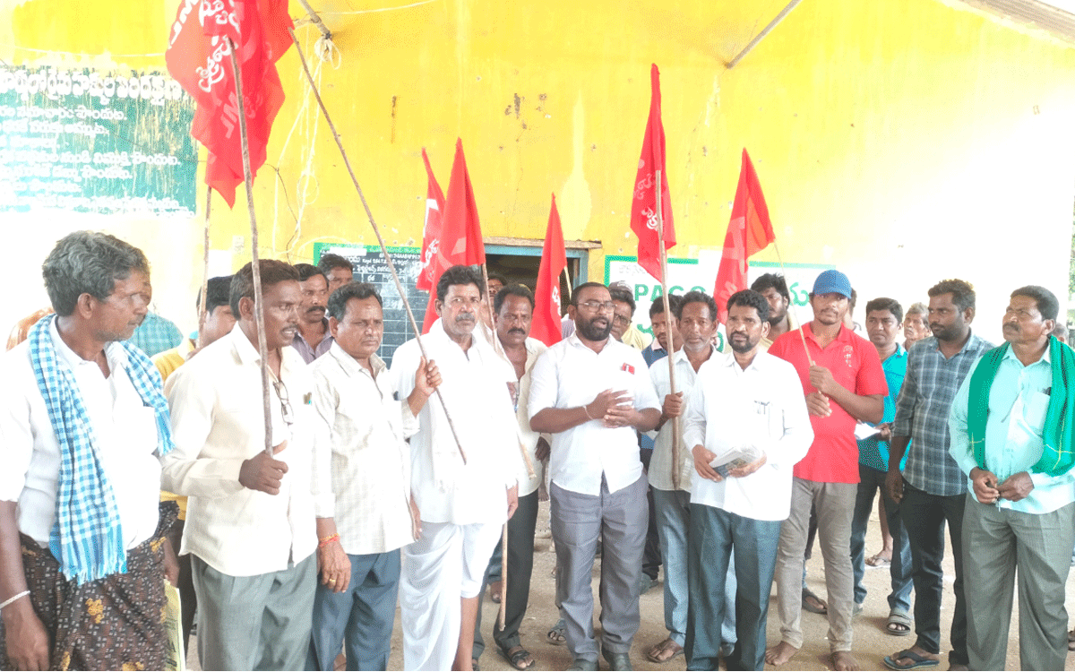 Yellandu : రైతులకు యూరియా అందించ‌డంలో ప్ర‌భుత్వాలు విఫలం : ఆవునూరి మ‌ధు