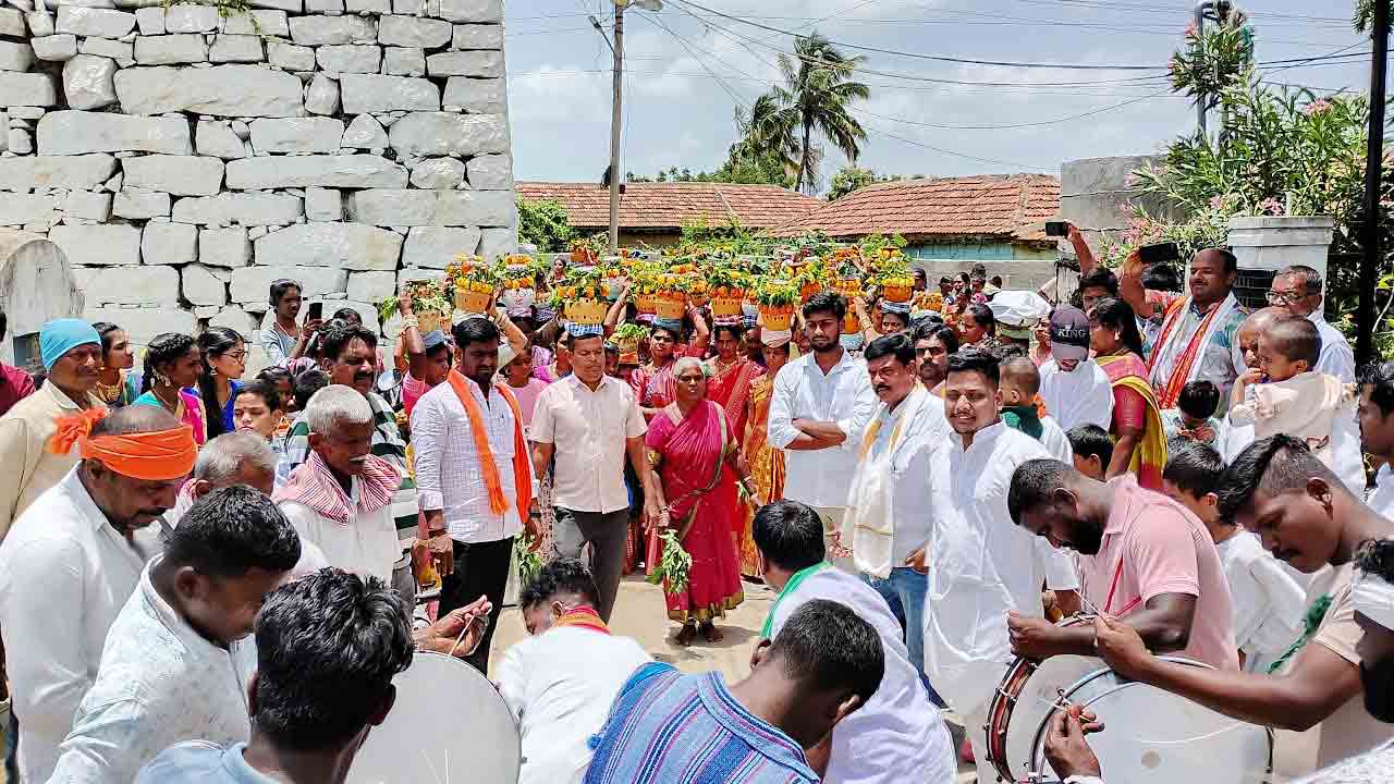 mahankali bonalu | ఆషాడమాసం స్పెషల్‌.. ఘనంగా మహంకాళి అమ్మవారికి బోనాలు