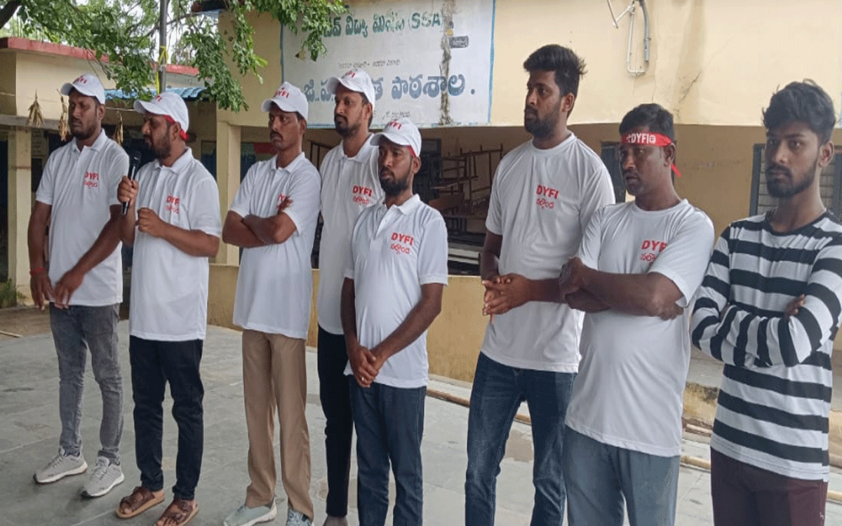 Kattangur : యువత మత్తు పదార్థాలకు దూరంగా ఉండాలి : మల్లం మహేశ్‌