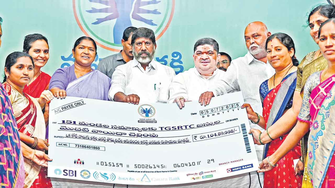 మహిళలు ఆర్థిక సాధికారత సాధించాలి