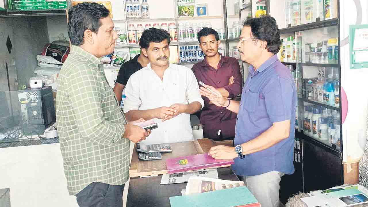 ఎరువుల పంపిణీపై ప్రత్యేక నిఘా