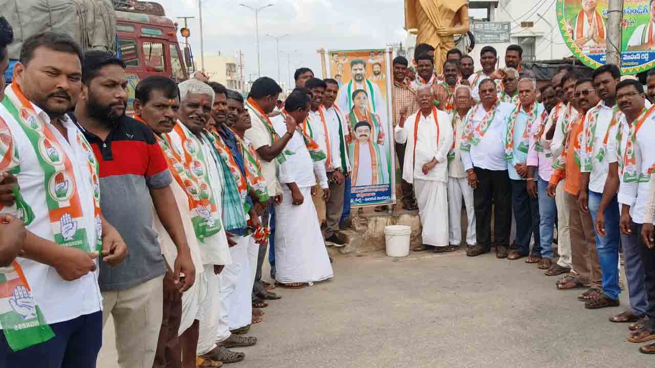 Marikal | బీసీలకు 42 శాతం రిజర్వేషన్లు.. సీఎం చిత్రపటానికి క్షీరాభిషేకం