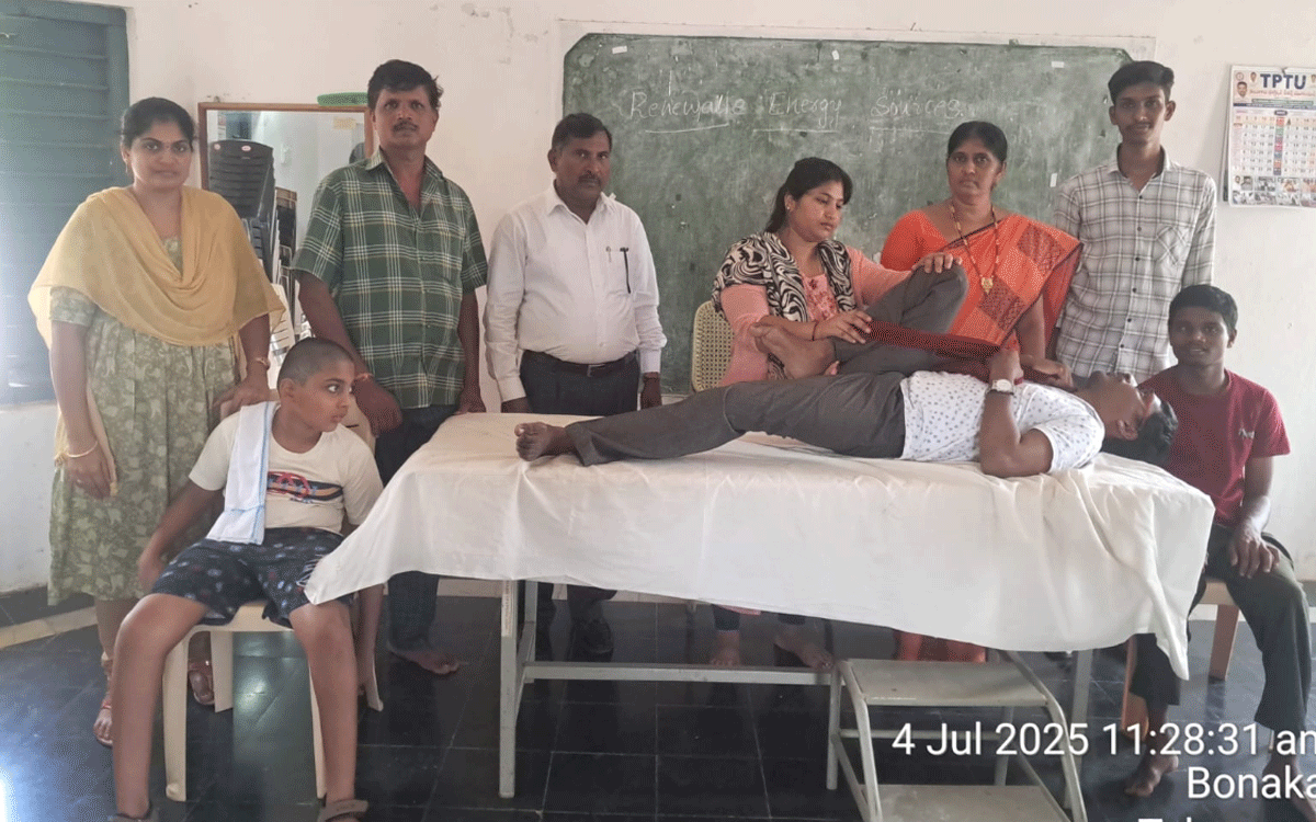 Bonakal : ఫిజియోథెరపీ సేవలను సద్వినియోగం చేసుకోవాలి : ఎంఈఓ పుల్ల‌య్య‌