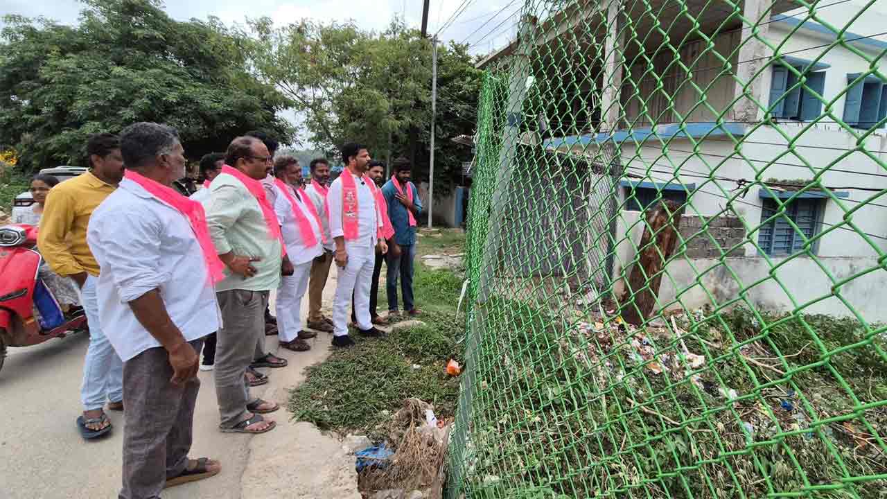 పాఠశాలలోకి విష సర్పాలు… భయాందోళనలో విద్యార్థులు