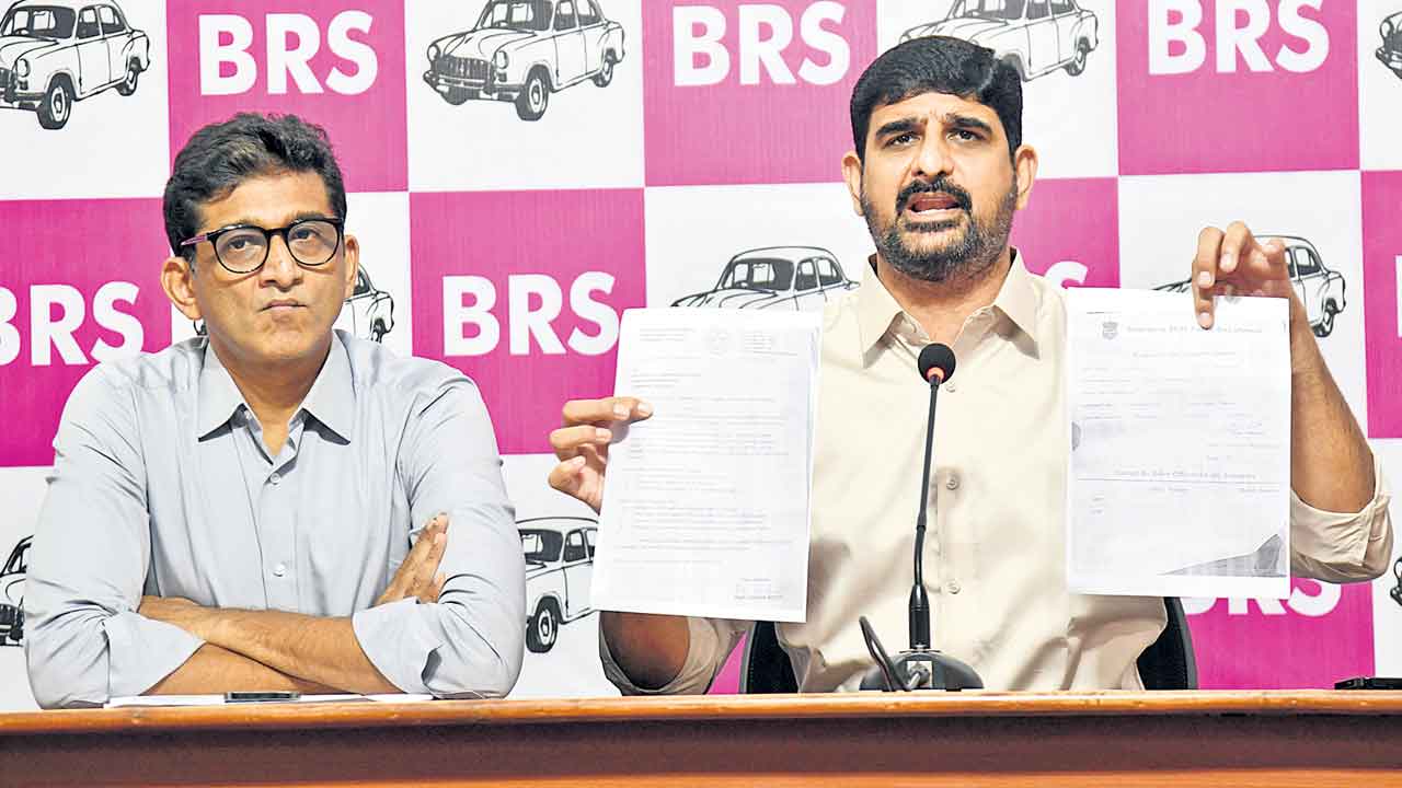 హీరోయిన్ల ఫోన్లు ట్యాప్‌ చేస్తున్న రేవంత్‌.. ఎమ్మెల్యే పాడి కౌశిక్‌రెడ్డి ఆగ్రహం