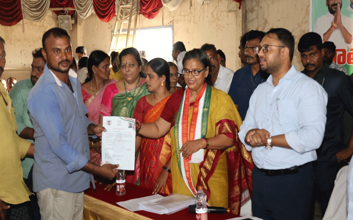 Kodada : అర్హులైన ప్రతి ఒక్కరికి రేషన్ కార్డుల పంపిణీ : ఎమ్మెల్యే పద్మావతి