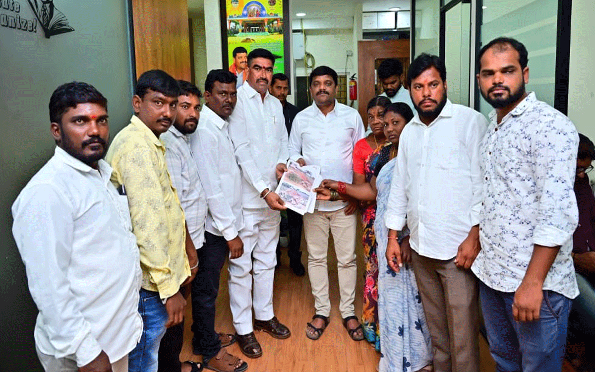 Aleru Town : బాట కబ్జాపై తీన్మార్ మల్లన్నకు బ‌హ‌దూర్‌పేట వాసుల‌ ఫిర్యాదు